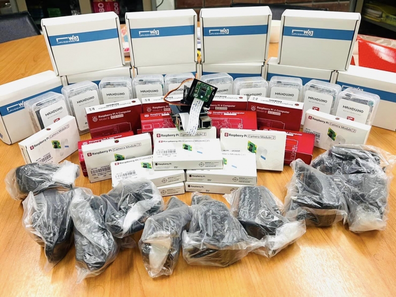 มหาวิทยาลัยเทคโนโลยีพระจอมเกล้าพระนครเหนือมอบชุดทดลองปัญญาประดิษฐ์เพื่อพัฒนาทักษะด้านดิจิทัลแก่คณะเทคโนโลยีอุตสาหกรรม เพื่อใช้ในการเรียนการสอน