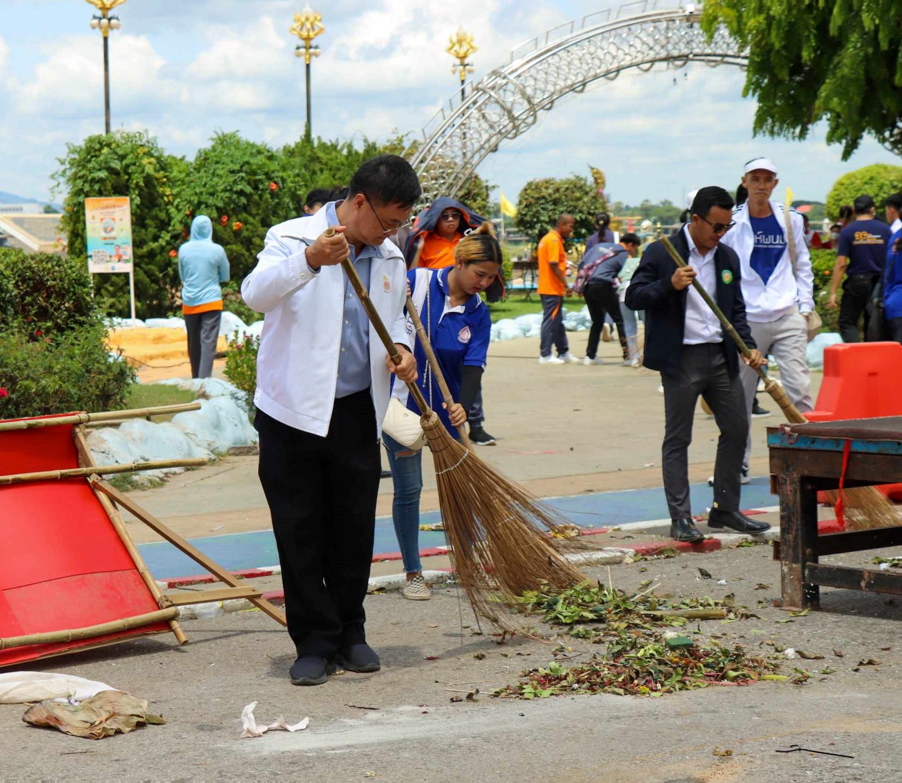 ม.นครพนม ร่วมกับองค์กรปกครองส่วนท้องถิ่น จัดกิจกรรมบำเพ็ญประโยชน์ ณ บริเวณลานองค์พญาศรีสัตตนาคราช