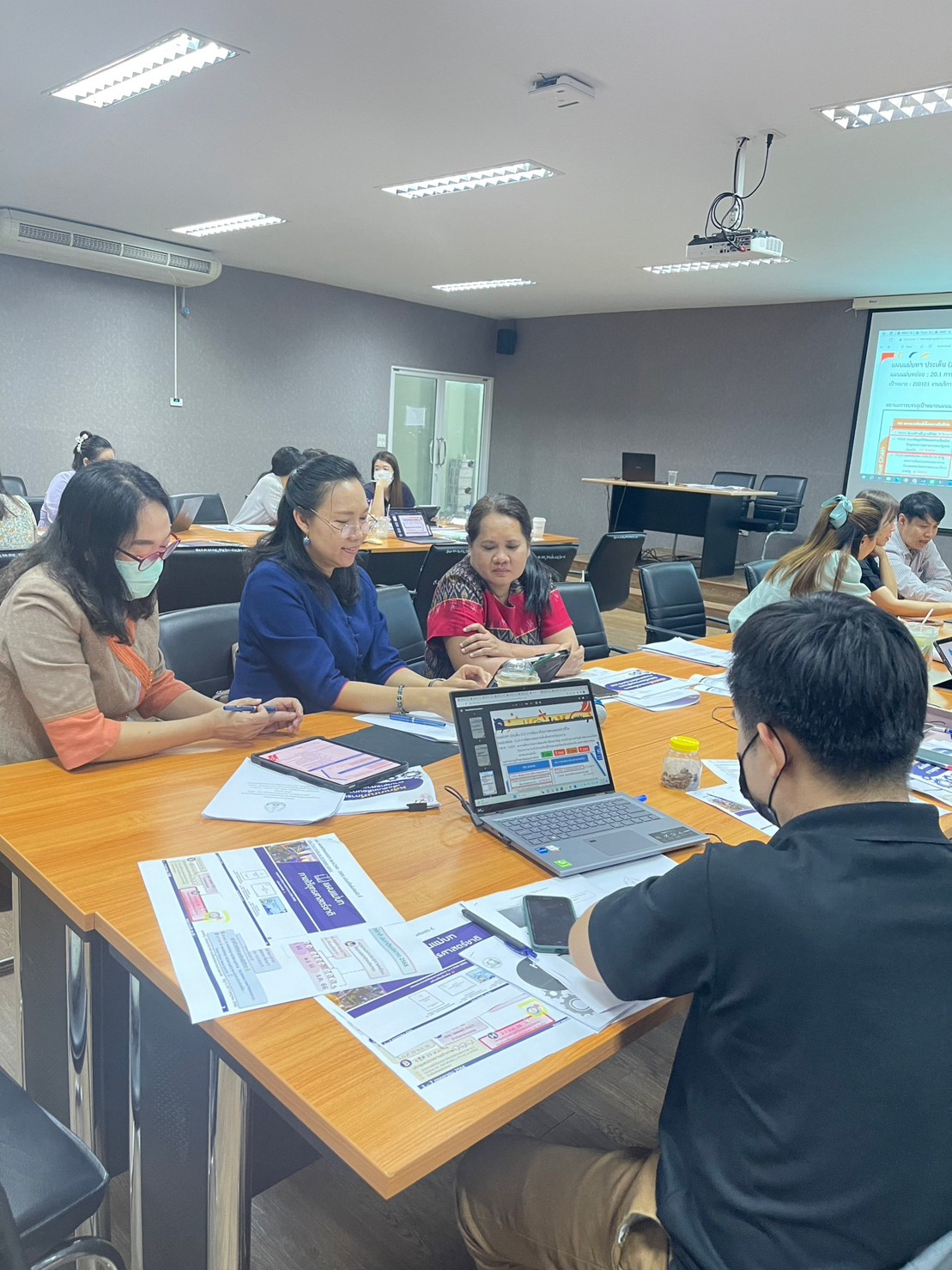 มนพ. ประชุมหารือจัดทำข้อเสนอโครงการเพื่อขับเคลื่อนการบรรลุเป้าหมายตามยุทธศาสตร์ชาติ ประจำปีงบประมาณ พ.ศ. 2568