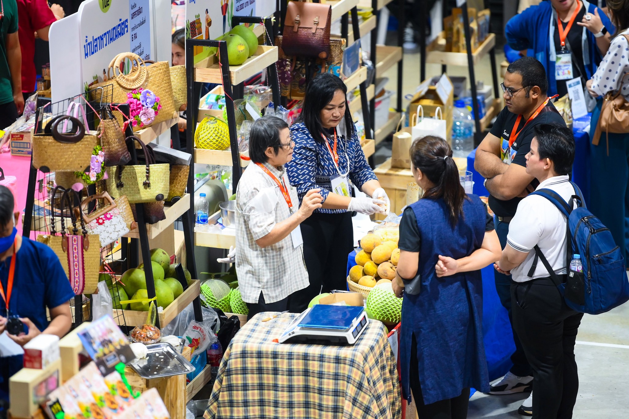 ม. นครพนม เข้าร่วมกิจกรรม เกื้อกูล Local Knowlege Manager Sharing Showcase การเปลี่ยนแปลงภายใต้หลักคิด คน ของ ตลาด และ เกื้อกูล LEs Sharing Showcase ในมหกรรม Local Enterprises Exposition 2023