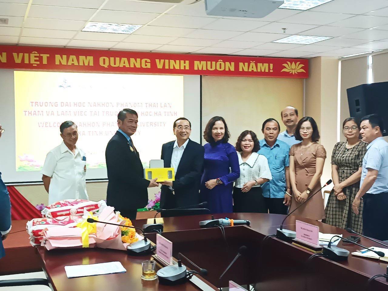 ม.นครพนม จับมือ ม.ฮาติงห์ และ ม.วิงห์ ขยายความร่วมมือด้านการศึกษา การวิจัย การทำนุบำรุงศิลปวัฒนธรรม