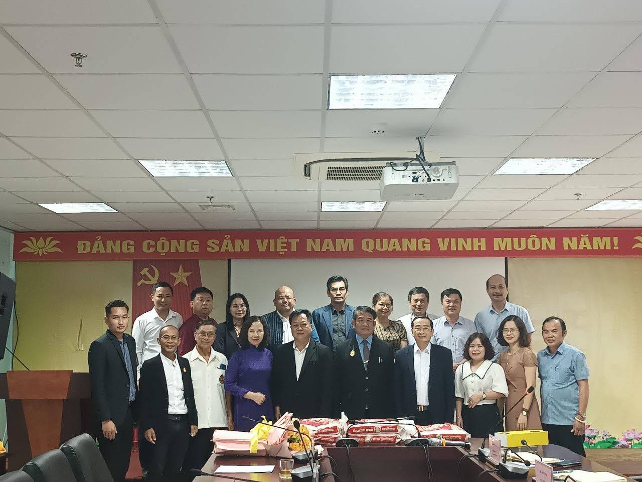 ม.นครพนม จับมือ ม.ฮาติงห์ และ ม.วิงห์ ขยายความร่วมมือด้านการศึกษา การวิจัย การทำนุบำรุงศิลปวัฒนธรรม