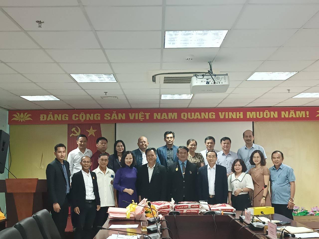 ม.นครพนม จับมือ ม.ฮาติงห์ และ ม.วิงห์ ขยายความร่วมมือด้านการศึกษา การวิจัย การทำนุบำรุงศิลปวัฒนธรรม