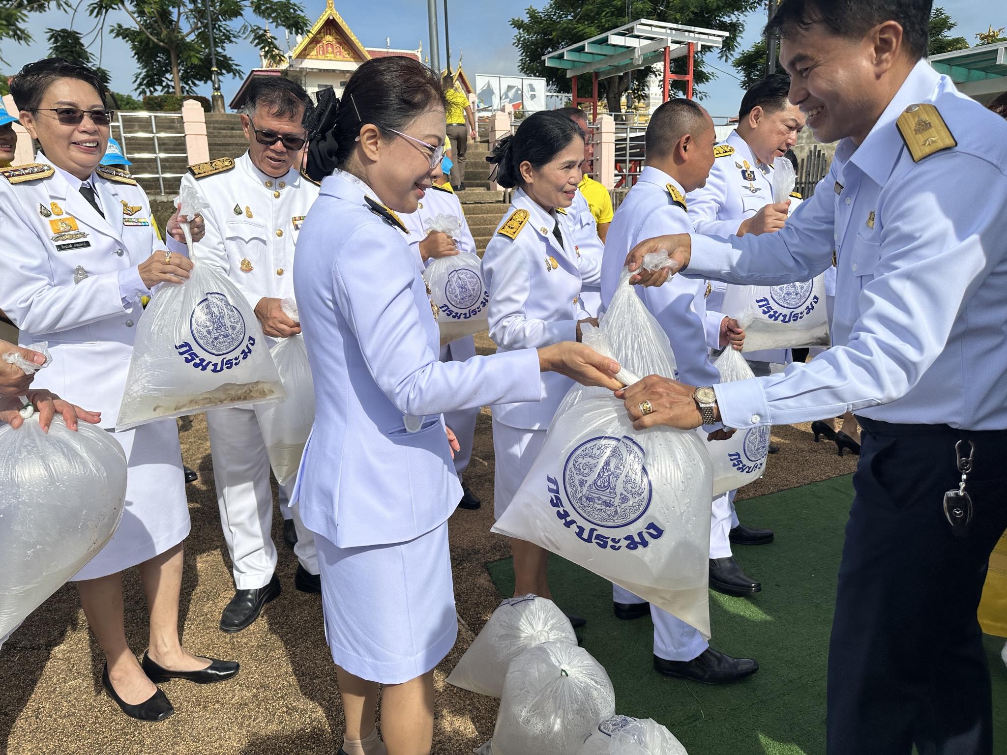 ม.นครพนม ร่วมกิจกรรมเฉลิมพระเกียรติพระบาทสมเด็จพระเจ้าอยู่หัว เนื่องในโอกาสเฉลิมพระชนมพรรษา 71 พรรษา