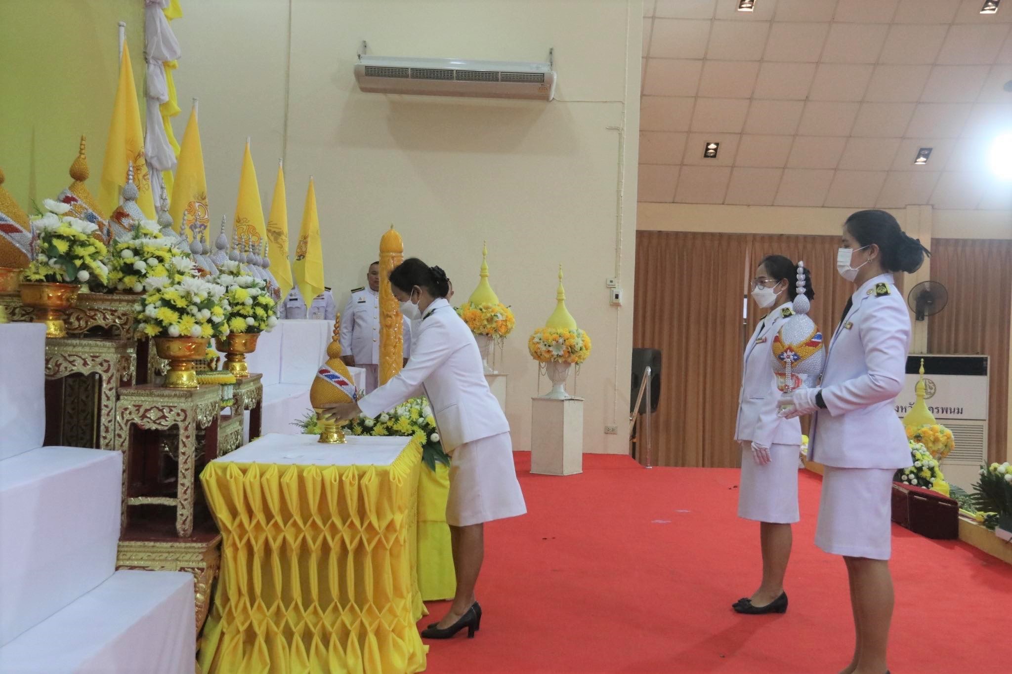 ม.นครพนม ร่วมกิจกรรมเฉลิมพระเกียรติพระบาทสมเด็จพระเจ้าอยู่หัว เนื่องในโอกาสเฉลิมพระชนมพรรษา 71 พรรษา