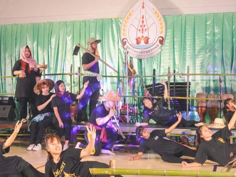 รร.สาธิตแห่งมหาวิทยาลัยนครพนมฯ ผ่านเข้ารอบชิงชนะเลิศ การแข่งขันวงดนตรีลูกทุ่งแห่งประเทศไทยรายการลูกทุ่งเมืองน้ำดำครั้งที่ 3