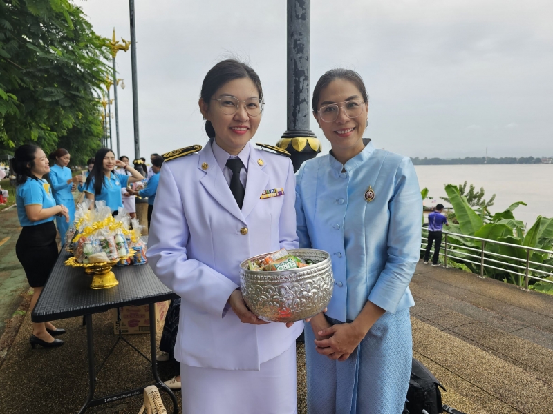 ม. นครพนม ร่วมประกอบพิธีทางศาสนามหามงคล และทำบุญตักบาตรถวายเป็นพระราชกุศลแด่สมเด็จพระนางเจ้าสิริกิติ์ พระบรมราชินีนาถ พระบรมราชชนนีพันปีหลวง