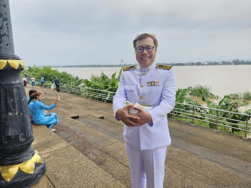 ม. นครพนม ร่วมประกอบพิธีทางศาสนามหามงคล และทำบุญตักบาตรถวายเป็นพระราชกุศลแด่สมเด็จพระนางเจ้าสิริกิติ์ พระบรมราชินีนาถ พระบรมราชชนนีพันปีหลวง