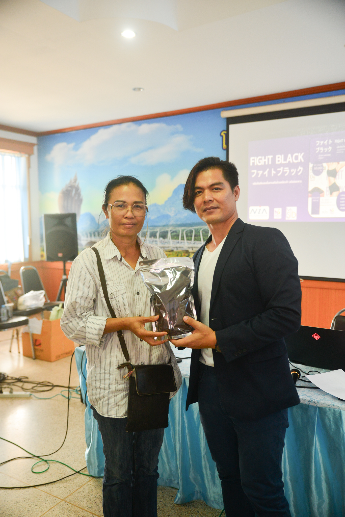 นักวิจัย ม.นครพนม ลงพื้นที่ให้ความรู้เทคนิคการลดความอ้วนเพื่อปรับเปลี่ยนรูปร่างด้วยวิธี Intermittent Fasting (IF) ในพื้นที่ อ.ธาตุพนม จ.นครพนม