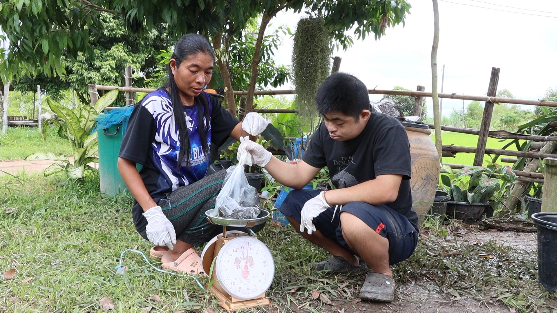ม.นครพนม ถอดบทเรียนงานวิจัยผู้พิการทางสติปัญญา พร้อมมอบชุดสื่อเรียนรู้สำหรับการประกอบอาชีพแก่ภาคีเครือข่าย 12 หน่วยงาน ในพื้นที่ 3 จังหวัดชายแดนริมโขง (์NPU. draws lessons from research on people with intellectual disabilities and donates vocational learning materials to 12 partner organizations in 3 Mekong border provinces.)