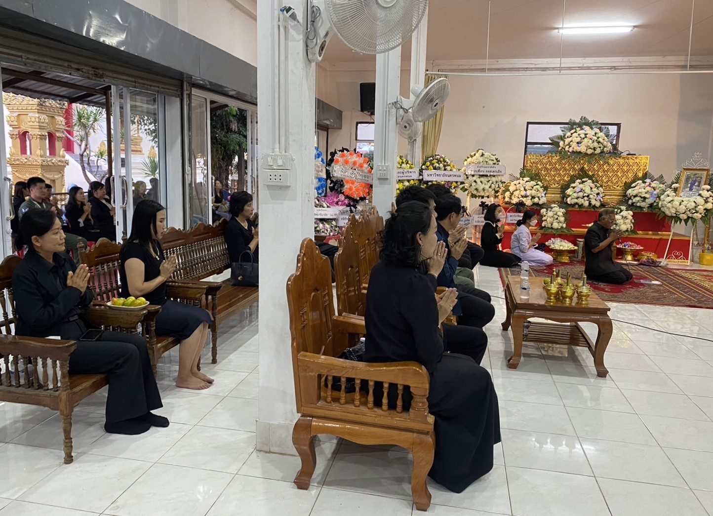 ม.นครพนม เป็นเจ้าภาพสวดพระอภิธรรมและประกอบพิธีฌาปนกิจศพ นางสาวณัฏฐ์นรี สุริยสิทธิ์