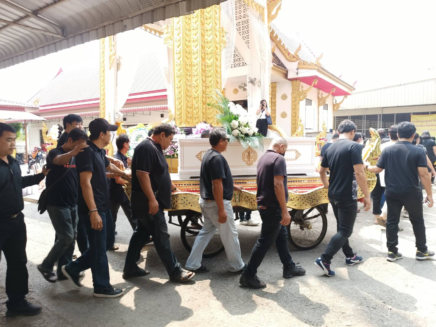 ม.นครพนม เป็นเจ้าภาพสวดพระอภิธรรมและประกอบพิธีฌาปนกิจศพ นางสาวณัฏฐ์นรี สุริยสิทธิ์