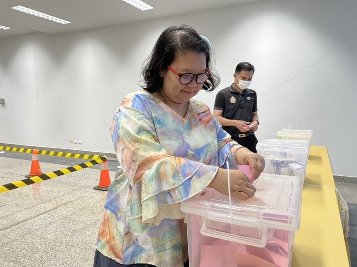 ม.นครพนม จัดเลือกตั้งประธานและกรรมการสภาคณาจารย์และข้าราชการ ลุ้นเก้าอี้ประธานสภาคณาจารย์คนใหม่หลังเที่ยงวันนี้