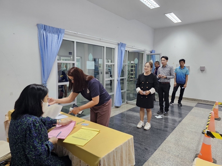 ม.นครพนม จัดเลือกตั้งประธานและกรรมการสภาคณาจารย์และข้าราชการ ลุ้นเก้าอี้ประธานสภาคณาจารย์คนใหม่หลังเที่ยงวันนี้