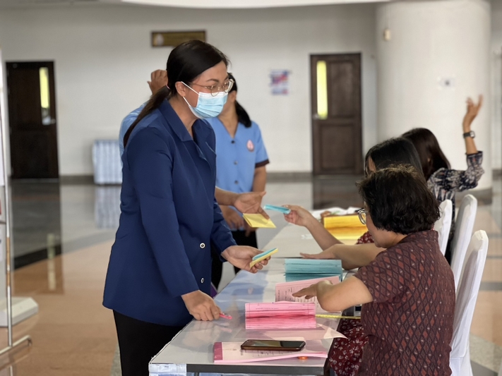 ม.นครพนม จัดเลือกตั้งประธานและกรรมการสภาคณาจารย์และข้าราชการ ลุ้นเก้าอี้ประธานสภาคณาจารย์คนใหม่หลังเที่ยงวันนี้