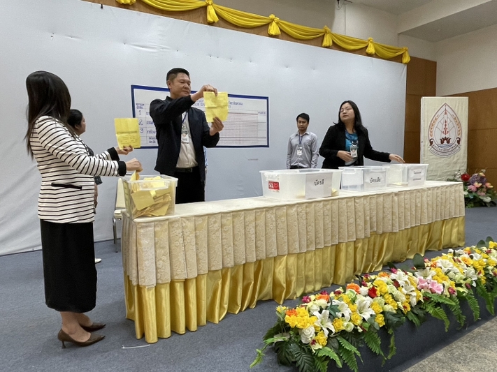 อาจารย์พีระพงษ์ ธีระเผ่าพงษ์ ได้รับการเลือกตั้งเป็น ประธานสภาคณาจารย์และข้าราชการ มหาวิทยาลัยนครพนม คนใหม่