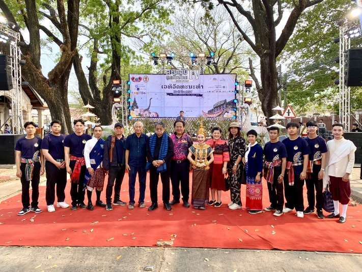 ม.นครพนม ร่วมสร้างสรรค์การแสดงศิลปวัฒนธรรม “ฟ้อนนางแก้วอีสาน” กับเครือข่าย สปป.ลาว ในงานเทศกาลเปิดการท่องเที่ยวลาว 2024