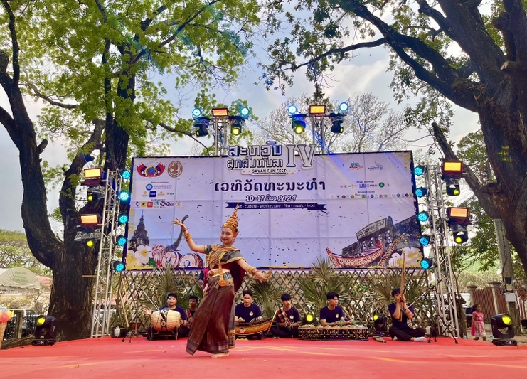 ม.นครพนม ร่วมสร้างสรรค์การแสดงศิลปวัฒนธรรม “ฟ้อนนางแก้วอีสาน” กับเครือข่าย สปป.ลาว ในงานเทศกาลเปิดการท่องเที่ยวลาว 2024