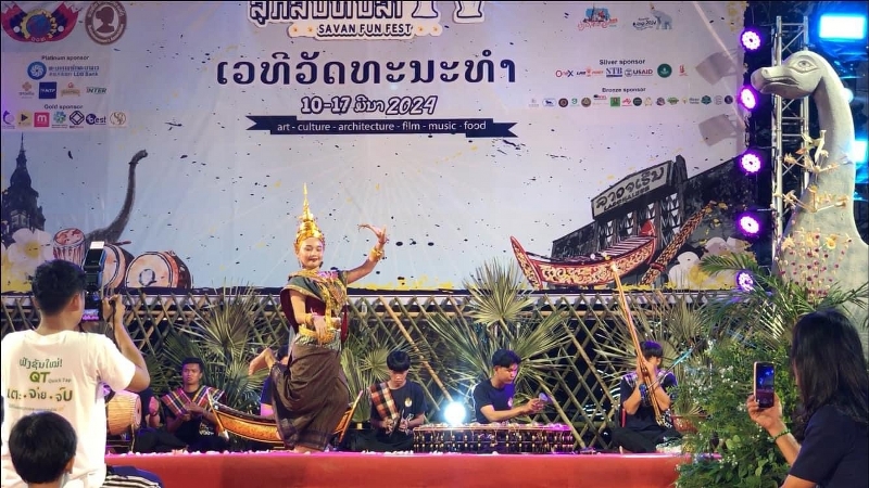 ม.นครพนม ร่วมสร้างสรรค์การแสดงศิลปวัฒนธรรม “ฟ้อนนางแก้วอีสาน” กับเครือข่าย สปป.ลาว ในงานเทศกาลเปิดการท่องเที่ยวลาว 2024