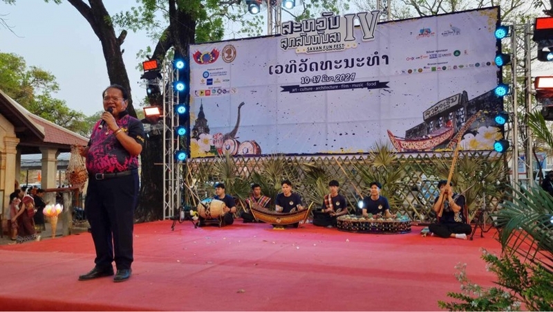 ม.นครพนม ร่วมสร้างสรรค์การแสดงศิลปวัฒนธรรม “ฟ้อนนางแก้วอีสาน” กับเครือข่าย สปป.ลาว ในงานเทศกาลเปิดการท่องเที่ยวลาว 2024