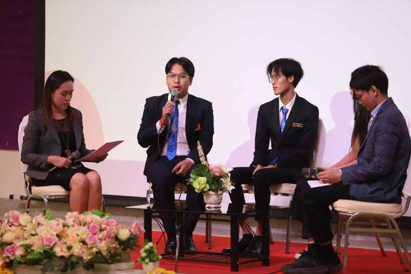 พิธีมอบสัมฤทธิบัตรและปัจฉิมนิเทศนักศึกษา มหาวิทยาลัยนครพนม ประจำปีการศึกษา 2566