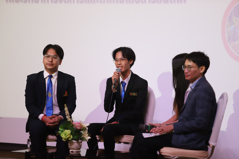 พิธีมอบสัมฤทธิบัตรและปัจฉิมนิเทศนักศึกษา มหาวิทยาลัยนครพนม ประจำปีการศึกษา 2566