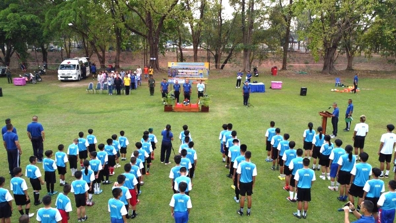 ม.นครพนม ลงพื้นที่บริการวิชาการฝึกทักษะกีฬาฟุตบอลแก่เด็กและเยาวชน ณ สนามกองบัญชาการ หน่วยเรือรักษาความสงบเรียบร้อยตามลำแม่น้ำโขง