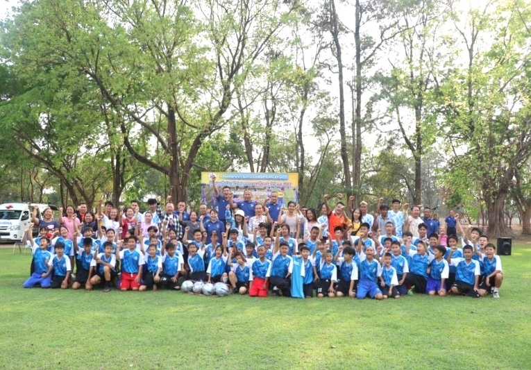 ม.นครพนม ลงพื้นที่บริการวิชาการฝึกทักษะกีฬาฟุตบอลแก่เด็กและเยาวชน ณ สนามกองบัญชาการ หน่วยเรือรักษาความสงบเรียบร้อยตามลำแม่น้ำโขง
