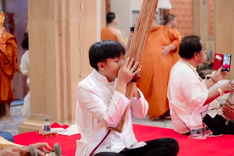 สาขาวิชาดนตรีศึกษา คณะครุศาสตร์ ร่วมกับ ชมรมศิลปวัฒนธรรมอุบลราชธานีวงโปงลางสังข์เงิน รังสรรค์ชุดการแสดงถวายส่งเสด็จพระบรมสารีริกธาตุ ณ จังหวัดอุบลราชธานี