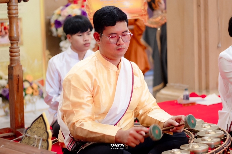 สาขาวิชาดนตรีศึกษา คณะครุศาสตร์ ร่วมกับ ชมรมศิลปวัฒนธรรมอุบลราชธานีวงโปงลางสังข์เงิน รังสรรค์ชุดการแสดงถวายส่งเสด็จพระบรมสารีริกธาตุ ณ จังหวัดอุบลราชธานี