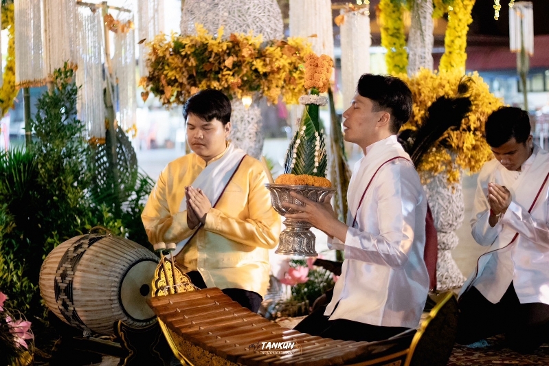 สาขาวิชาดนตรีศึกษา คณะครุศาสตร์ ร่วมกับ ชมรมศิลปวัฒนธรรมอุบลราชธานีวงโปงลางสังข์เงิน รังสรรค์ชุดการแสดงถวายส่งเสด็จพระบรมสารีริกธาตุ ณ จังหวัดอุบลราชธานี