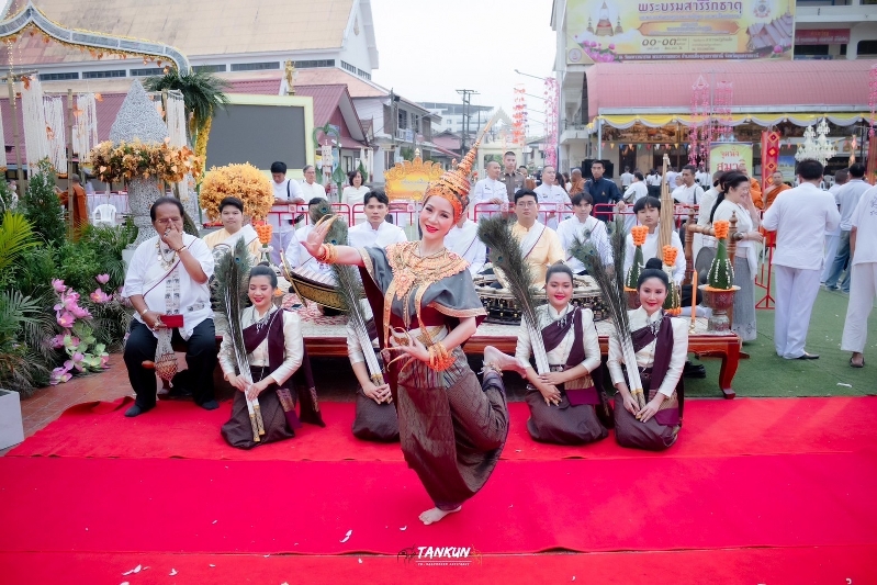 สาขาวิชาดนตรีศึกษา คณะครุศาสตร์ ร่วมกับ ชมรมศิลปวัฒนธรรมอุบลราชธานีวงโปงลางสังข์เงิน รังสรรค์ชุดการแสดงถวายส่งเสด็จพระบรมสารีริกธาตุ ณ จังหวัดอุบลราชธานี