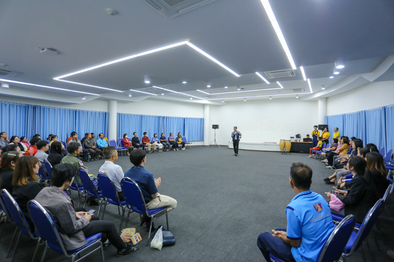 ม.นครพนม เปิดเวทีอธิการบดีพบผู้ปฏิบัติงานใหม่ เติมพลังบวก ปรับแนวคิดให้ทำงานอย่างมีความสุข