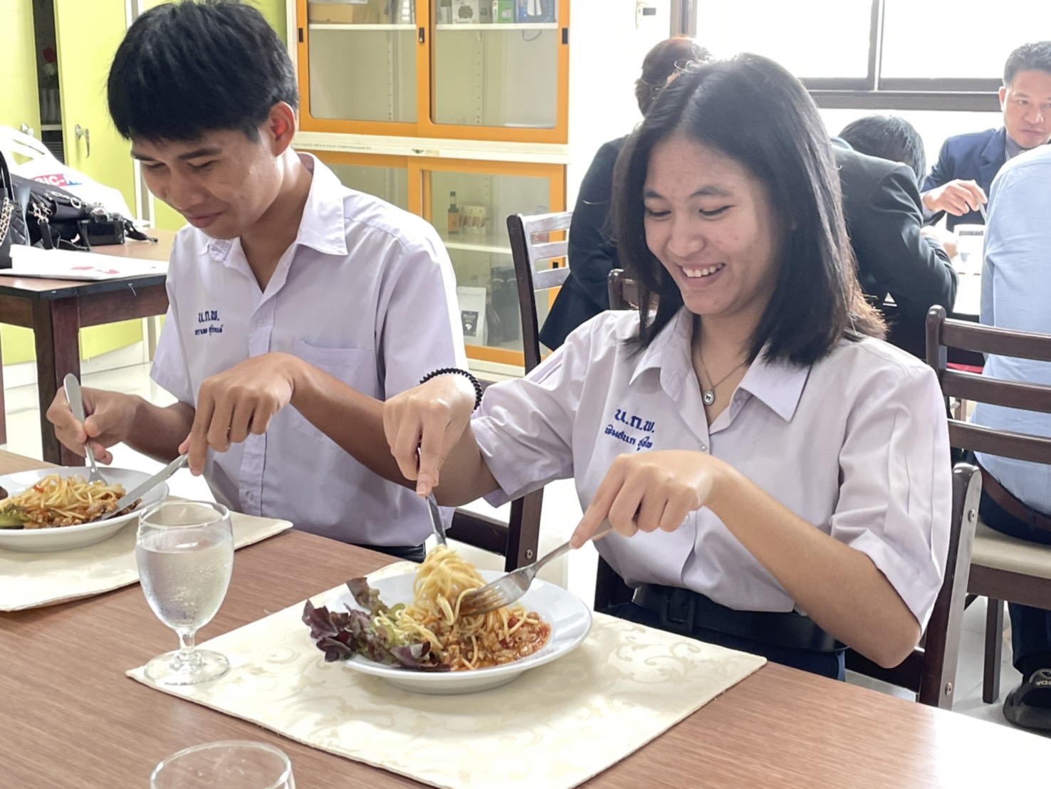 วิทยาลัยการท่องเที่ยวและอุตสาหกรรมบริการ ต้อนรับคณะจากโรงเรียนนาถ่อนพัฒนาอบรมเชิงปฏิบัติการในการประกอบอาหารและเครื่องดื่ม