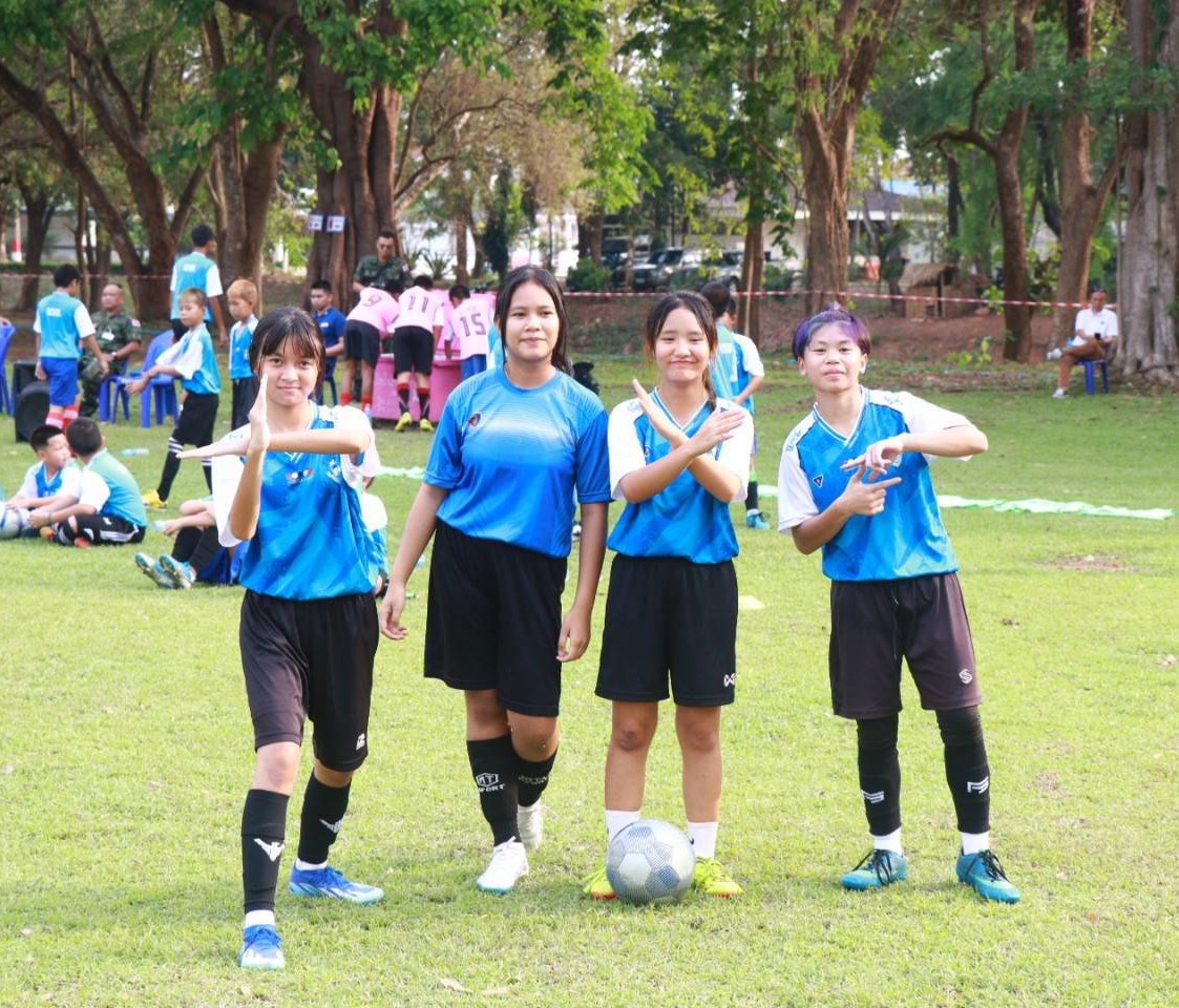 ม.นครพนม เข้ารับมอบเกียรติบัตร ปิดโครงการฝึกทักษะกีฬาฟุตบอลภาคฤดูร้อน