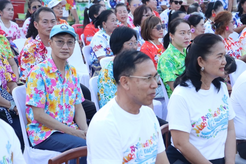 ม.นครพนม ร่วมพิธีเปิดกิจกรรมประติมากรรมทรายแม่น้ำโขงเชื่อมโยงกลุ่มสนุก