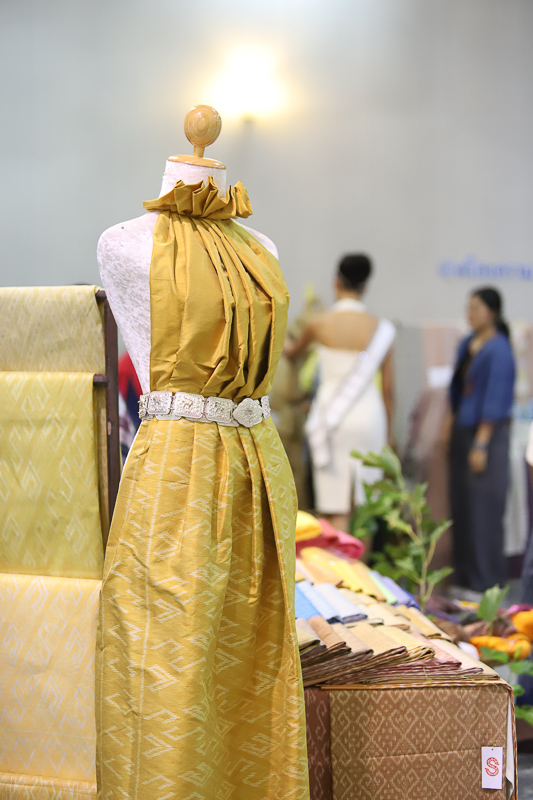 Miss Universe 2023 เยี่ยมชมนิทรรศการงานวิจัยเพื่อชุมชน ม.นครพนม