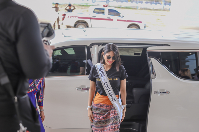 Miss Universe 2023 เยี่ยมชมนิทรรศการงานวิจัยเพื่อชุมชน ม.นครพนม