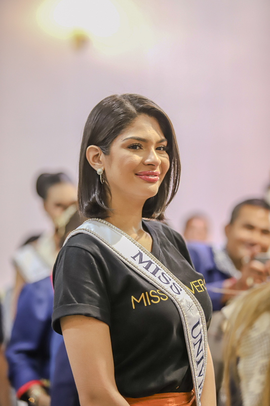 Miss Universe 2023 เยี่ยมชมนิทรรศการงานวิจัยเพื่อชุมชน ม.นครพนม