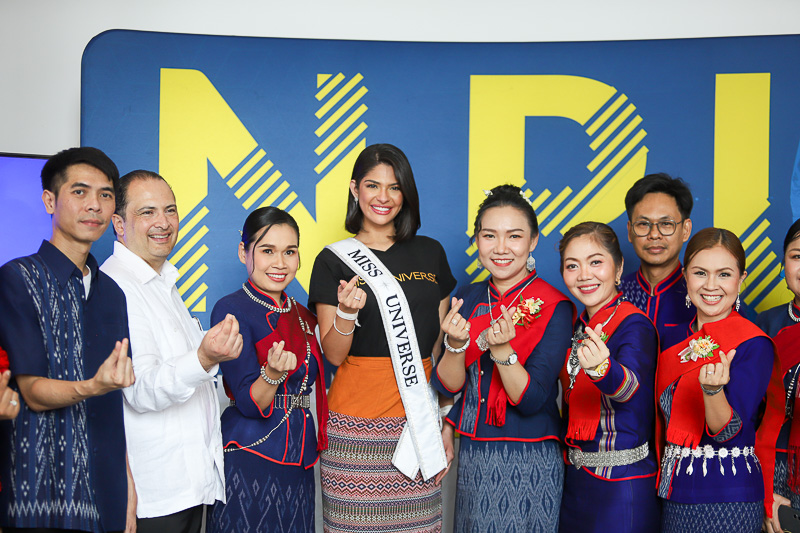 Miss Universe 2023 เยี่ยมชมนิทรรศการงานวิจัยเพื่อชุมชน ม.นครพนม