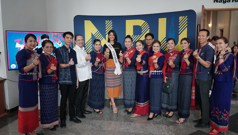 Miss Universe 2023 เยี่ยมชมนิทรรศการงานวิจัยเพื่อชุมชน ม.นครพนม