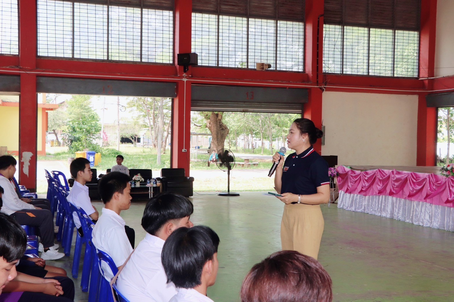 UBI ลงพื้นที่พบปะนักศึกษาใหม่ วทอ.ศรีสงคราม หวังสร้างผู้ประกอบการรุ่นใหม่