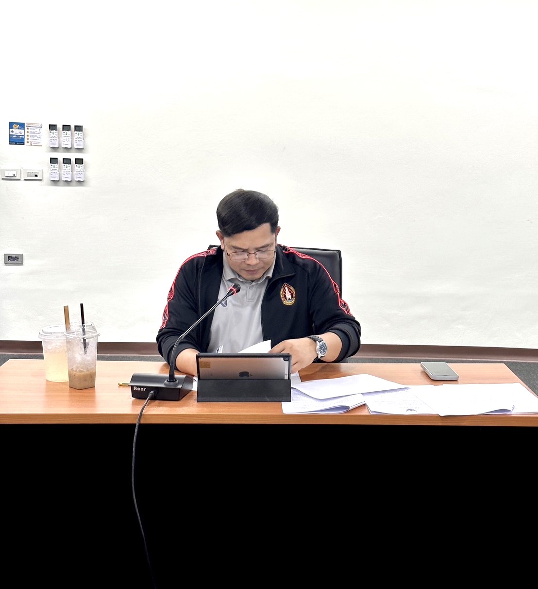 ม.นครพนม ประชุม คกก. ปรับปรุงระเบียบว่าด้วยการแต่งกาย ชุดครุยวิทยฐานะสำหรับคณาจารย์