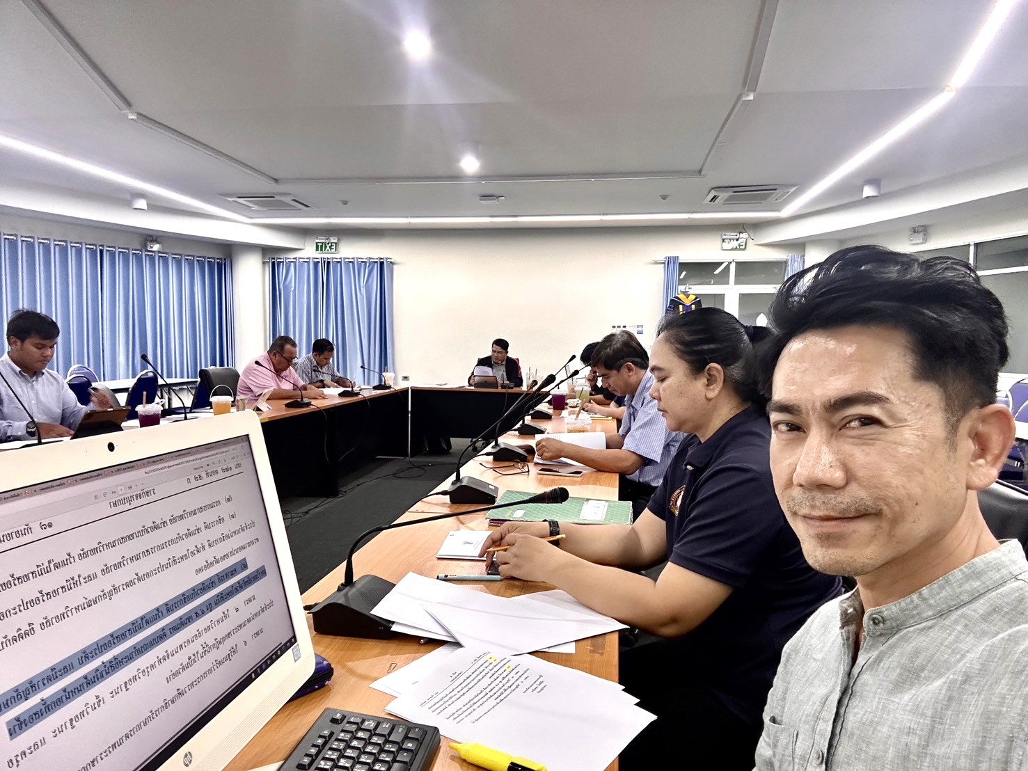 ม.นครพนม ประชุม คกก. ปรับปรุงระเบียบว่าด้วยการแต่งกาย ชุดครุยวิทยฐานะสำหรับคณาจารย์