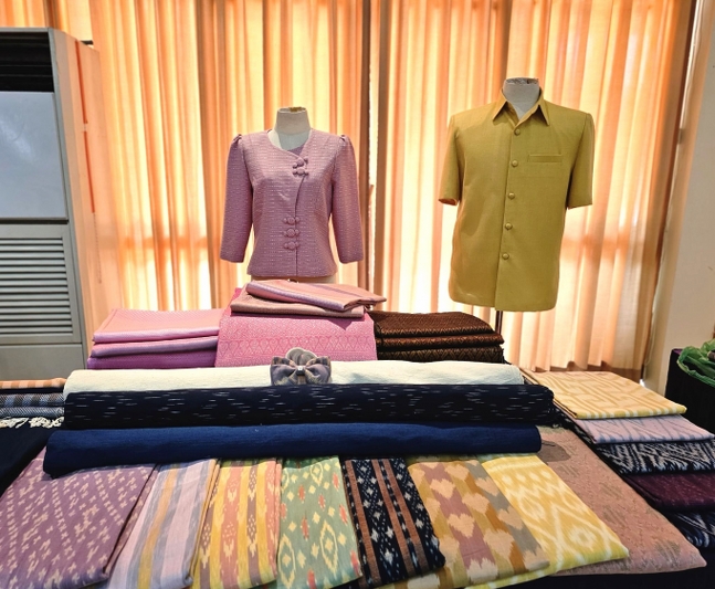 ม.นครพนม ร่วมกิจกรรมประกวดสุดยอดผ้าจังหวัดนครพนม และงานเปิดตัวลายผ้าพระราชทานฯ