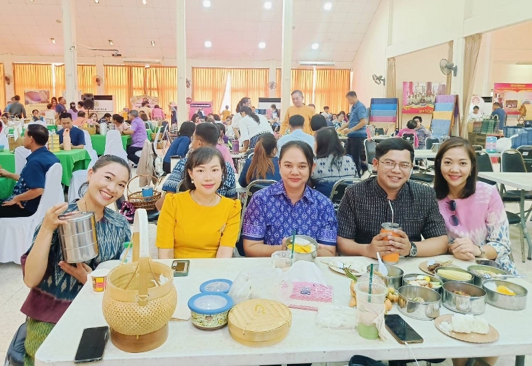 ม.นครพนม ร่วมกิจกรรมประกวดสุดยอดผ้าจังหวัดนครพนม และงานเปิดตัวลายผ้าพระราชทานฯ