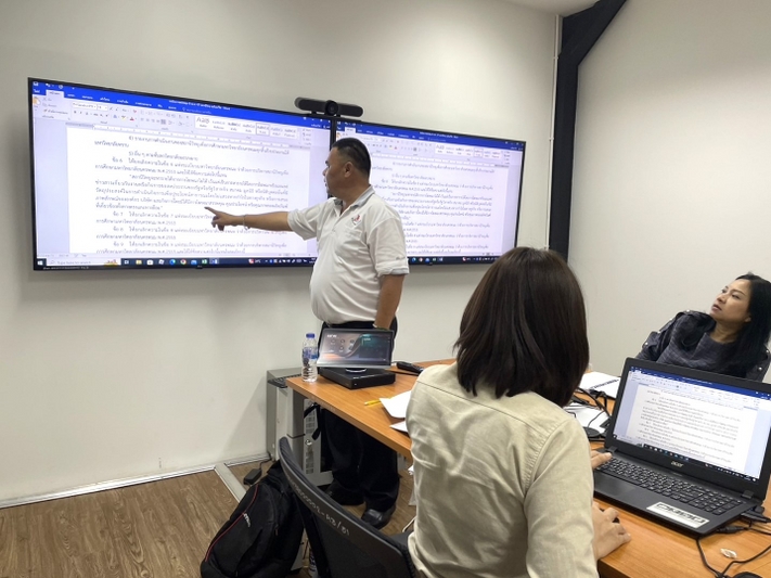 แผนกสื่อสารองค์กรและวิเทศสัมพันธ์ ประชุมพิจารณาระเบียบมหาวิทยาลัยนครพนมว่าด้วยการบริหารสถานีวิทยุ พร้อมหารือการดำเนินงานและผลิตเนื้อหารายการวิทยุ