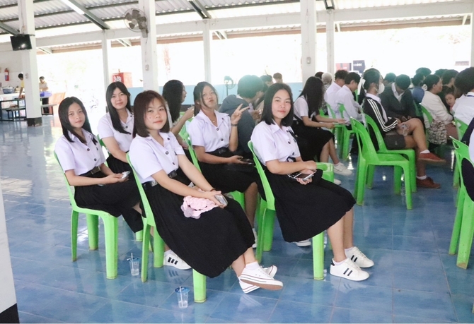 UBI ลงพื้นที่พบปะนักศึกษาใหม่ วิทยาลัยนาหว้า หวังสร้างผู้ประกอบการรุ่นใหม่