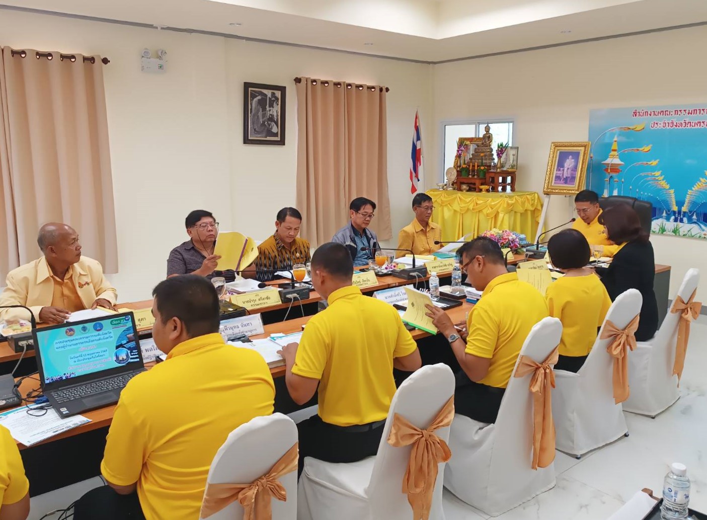 ม.นครพนม ประชุม คกก. ระดับจังหวัดและผู้อำนวยการการเลือกตั้งระดับจังหวัด