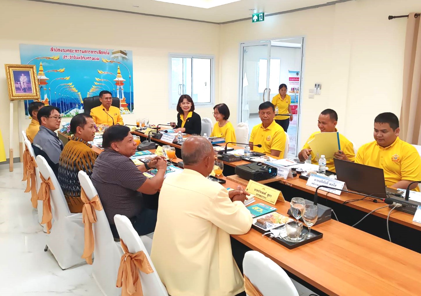 ม.นครพนม ประชุม คกก. ระดับจังหวัดและผู้อำนวยการการเลือกตั้งระดับจังหวัด